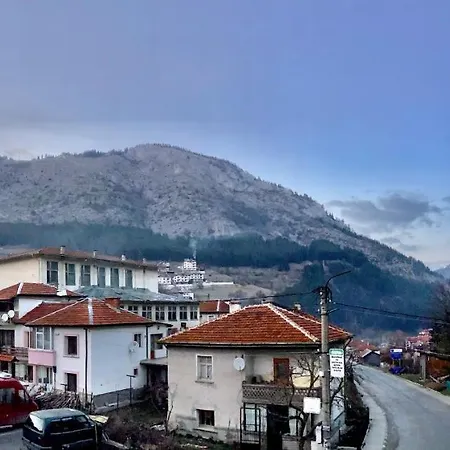 アパート приключение в *